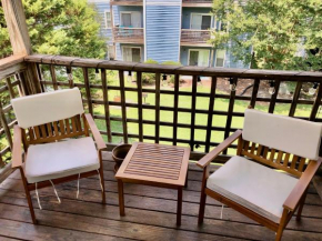 Lovely 2-BR condo with Wi-Fi, AC